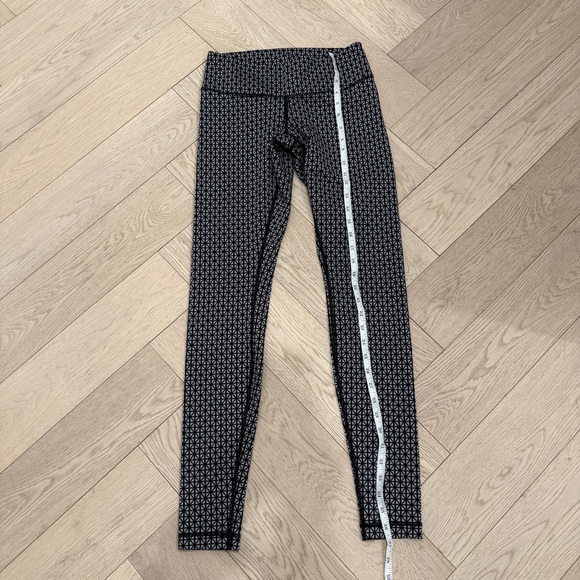 🍋LULULEMON Wunder Under Tri Geo legging size 4 black and grey mint condition - Picture 14 of 16